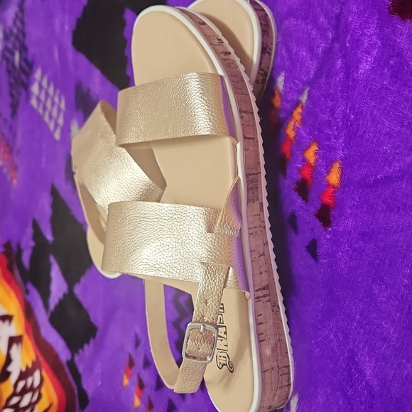 Brash Gold Sandals Women's Size 7 NWT - Picture 1 of 8